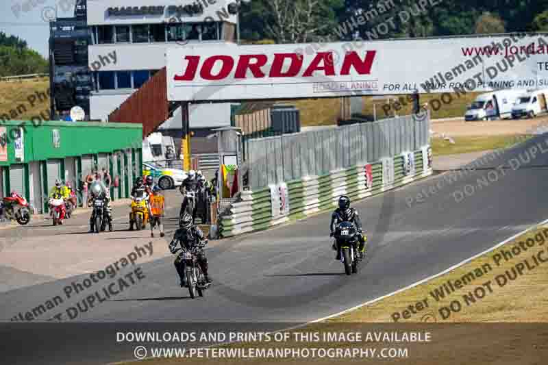 Vintage motorcycle club;eventdigitalimages;mallory park;mallory park trackday photographs;no limits trackdays;peter wileman photography;trackday digital images;trackday photos;vmcc festival 1000 bikes photographs